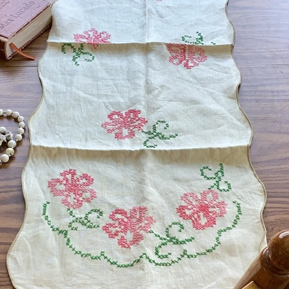 🦋 FLORAL TABLERUNNER w/BEAUTIFUL BUTTERFLIES